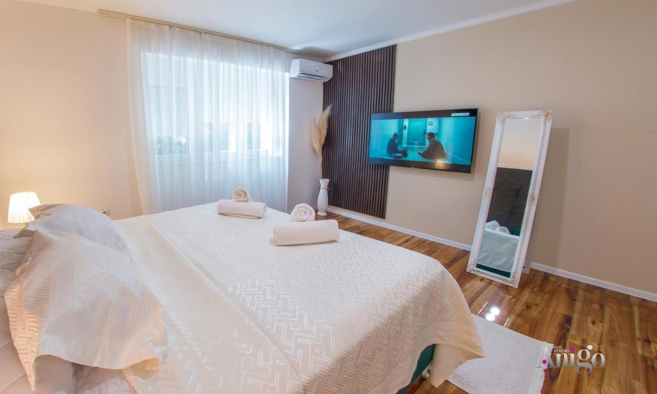Luxury Apartment Black And Gold Μόσταρ Εξωτερικό φωτογραφία